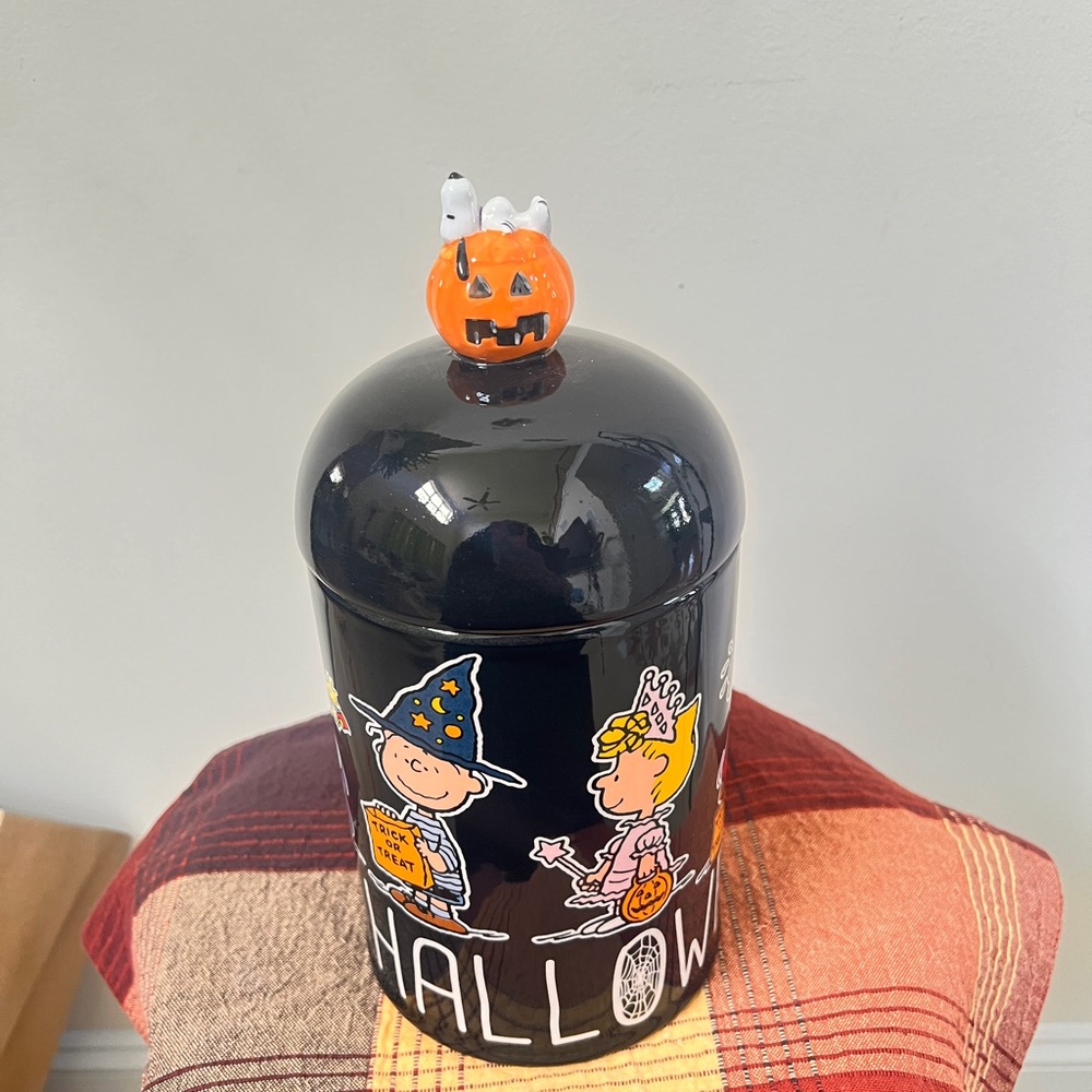 Peanuts “Happiness Is…” Halloween Canister Snoopy Ceramic Cookie Jar